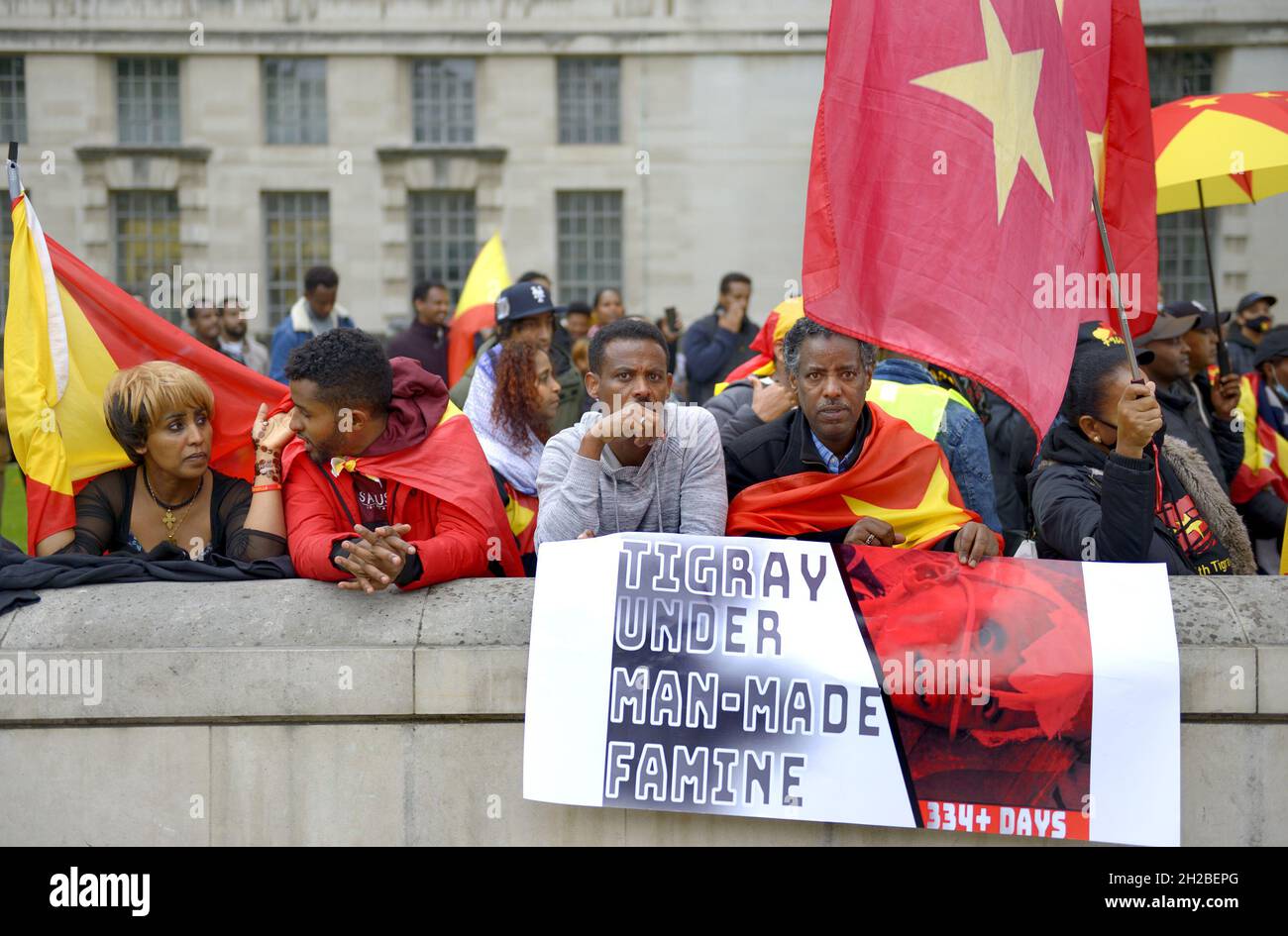 London, Großbritannien. Oktober. Aktivisten in Whitehall gegenüber der Downing Street protestieren gegen die Behandlung der Region Tigray in Äthiopien durch die Ausleihe Stockfoto