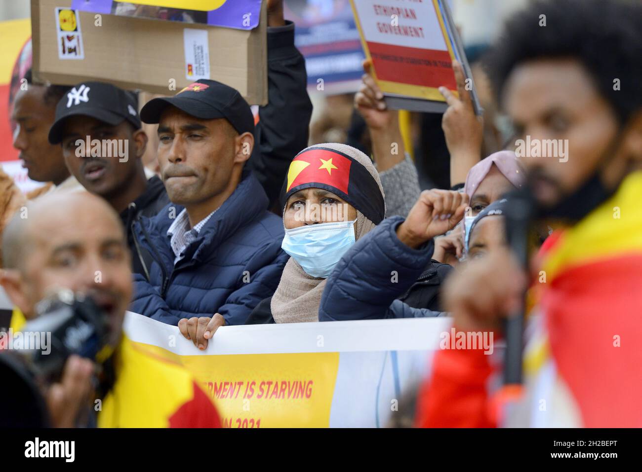 London, Großbritannien. Oktober. Aktivisten in Whitehall gegenüber der Downing Street protestieren gegen die Behandlung der Region Tigray in Äthiopien durch die Ausleihe Stockfoto