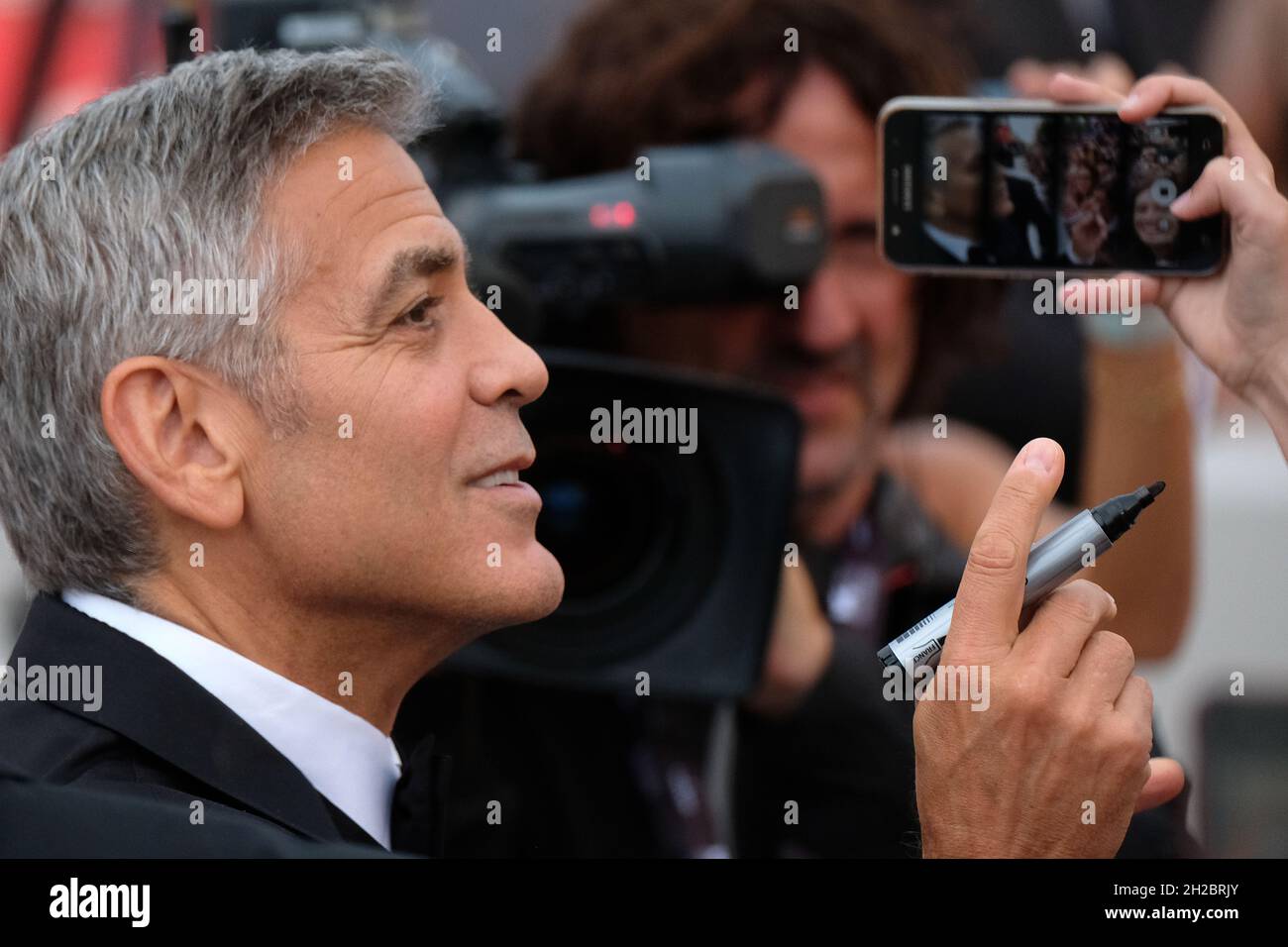 Der Schauspieler und Regisseur George Clooney wird am 2. September 2017 beim 74. Filmfestival in Venedig, Italien, zu sehen sein. (MVS) Stockfoto