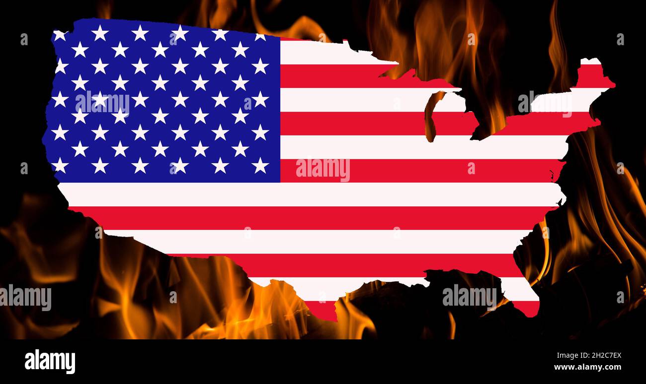 Unruhen in den Vereinigten Staaten. US-Flagge und Kartenkonturlinie auf Feuerhintergrund. Stockfoto