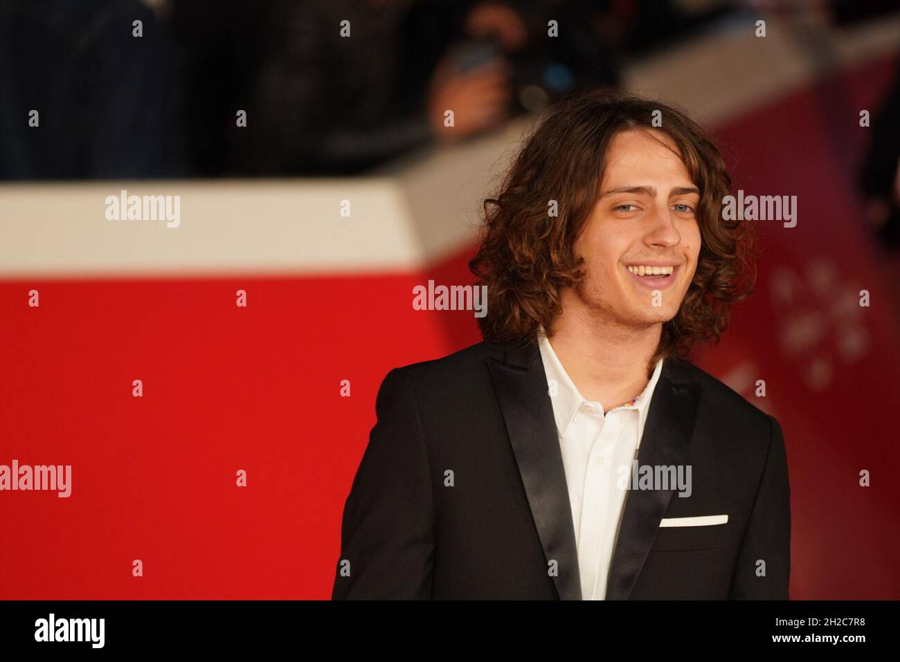 Rom, Italien. Oktober 2021. Beim Roma Cinema Fest läuft Caterina Caselli auf dem roten Teppich für den Film „Una Vita Cento Vite“ Nella foto: Sangiovanni (Foto von Paolo Pizzi/Pacific Press) Quelle: Pacific Press Media Production Corp./Alamy Live News Stockfoto