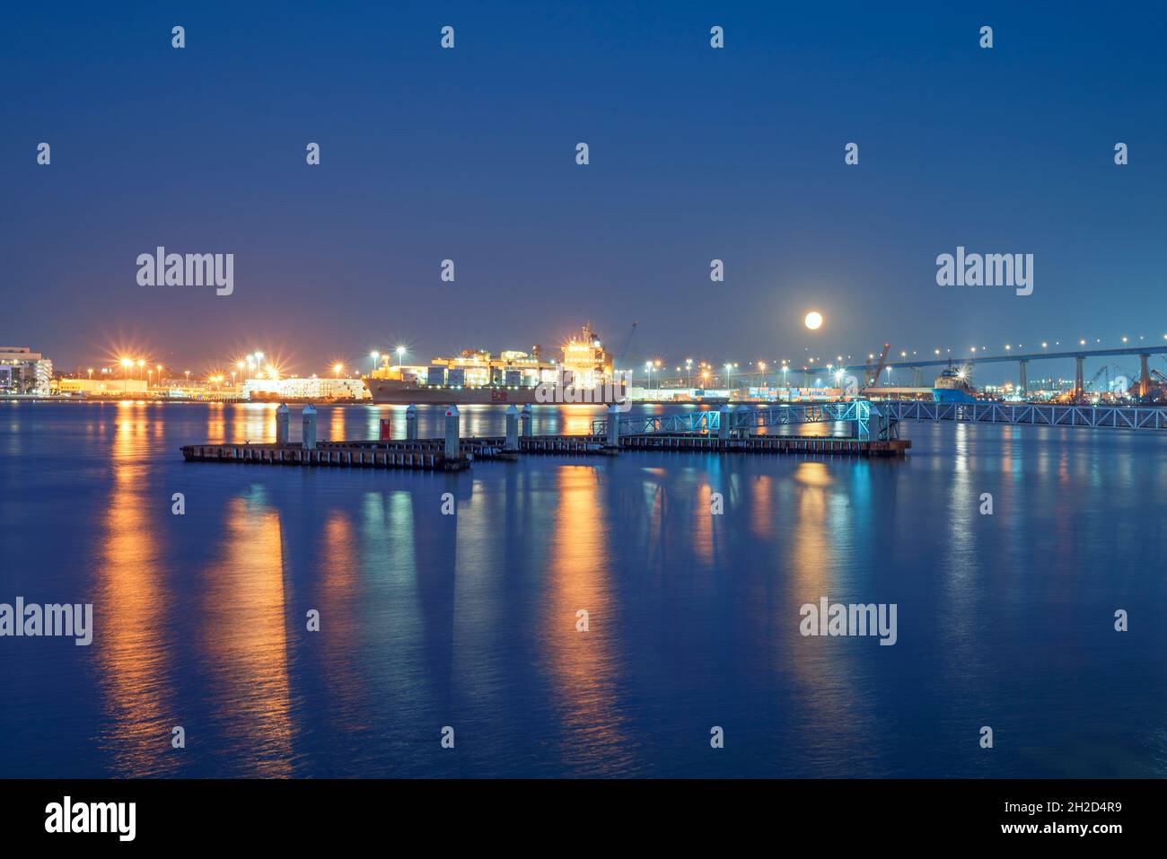 San Diego Hafen in einer Winternacht. Fotografiert in Coronado, CA, USA. Stockfoto