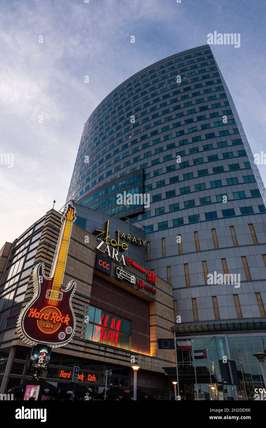 Warschau, Polen - 1. September 2018: Zlote Tarasy oder Golden Terraces, Einkaufszentrum in Warschau, Polen Stockfoto