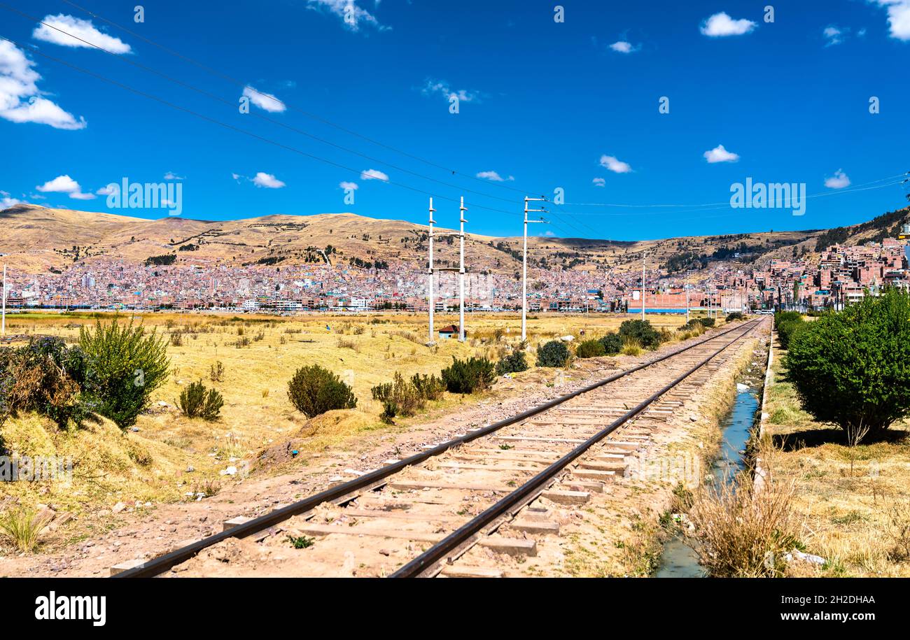 Bahnstrecke am Titicaca-See in Peru Stockfoto