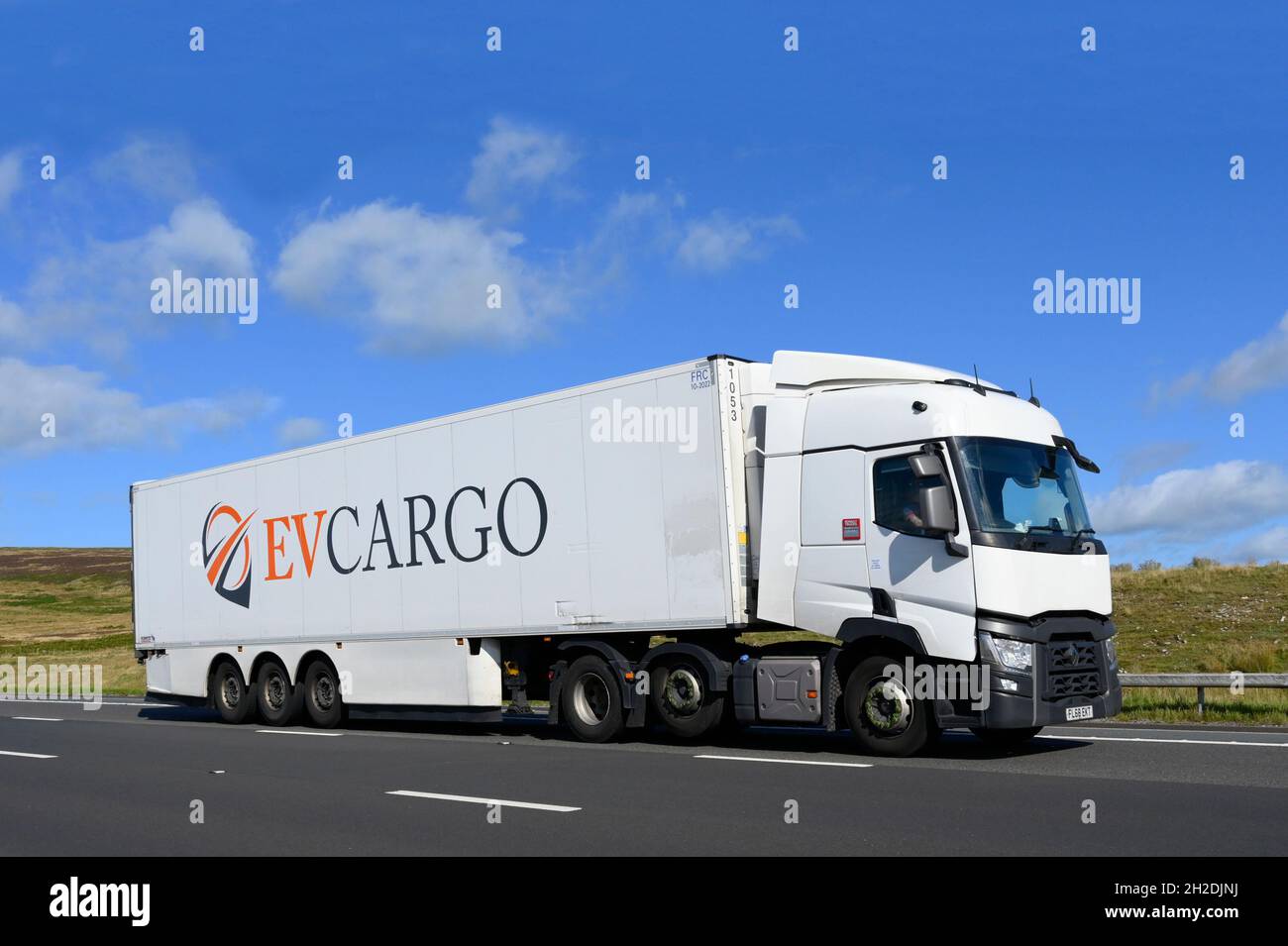 LKW. EV Cargo. Autobahn M6, Richtung Süden. Shap, Cumbria, England, Vereinigtes Königreich, Europa. Stockfoto