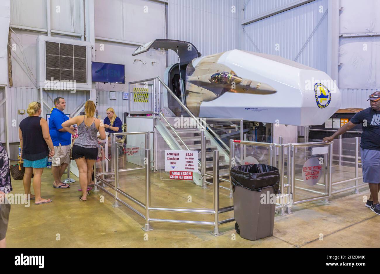 F-18 Flight Simulator Fahrt im Battleship Memorial Park in Mobile, Alabama Stockfoto