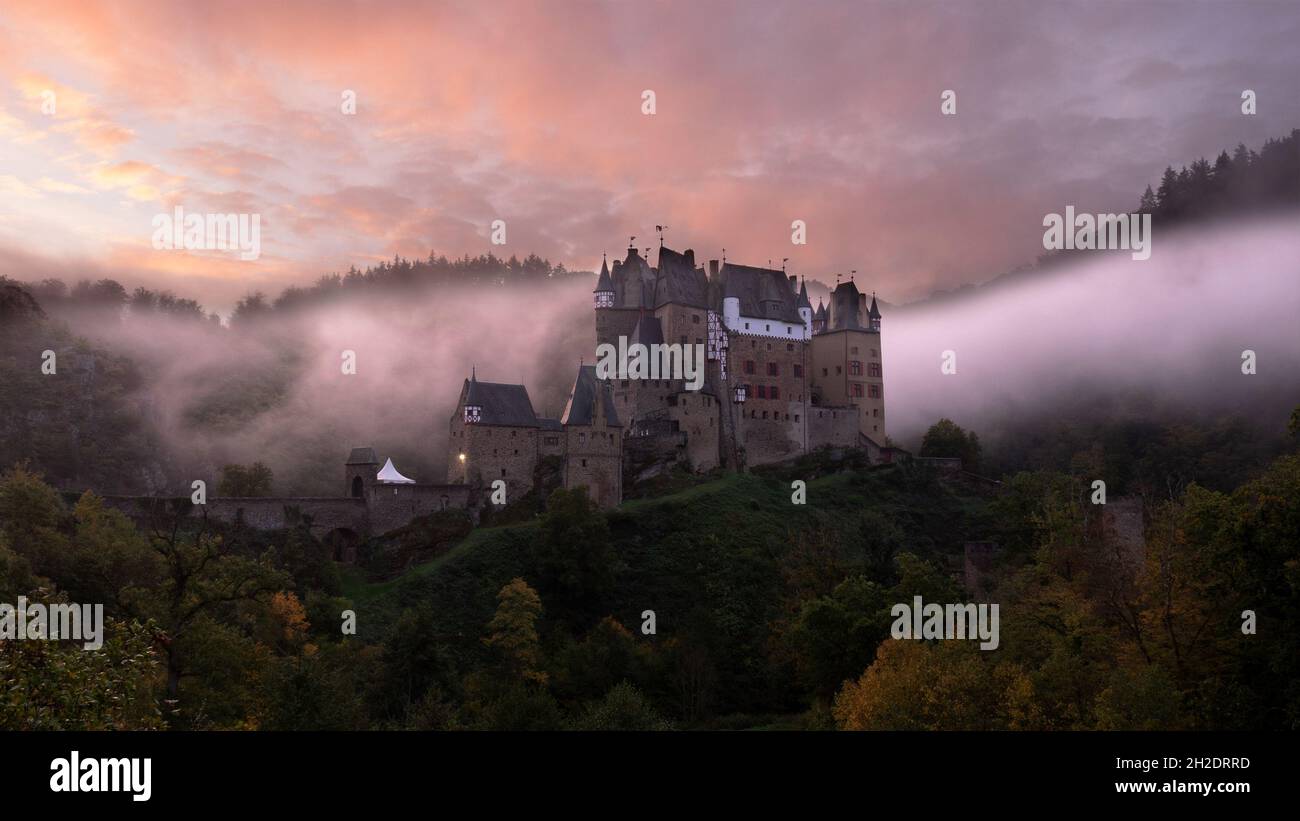 Schloss Eltz am Morgen Stockfoto