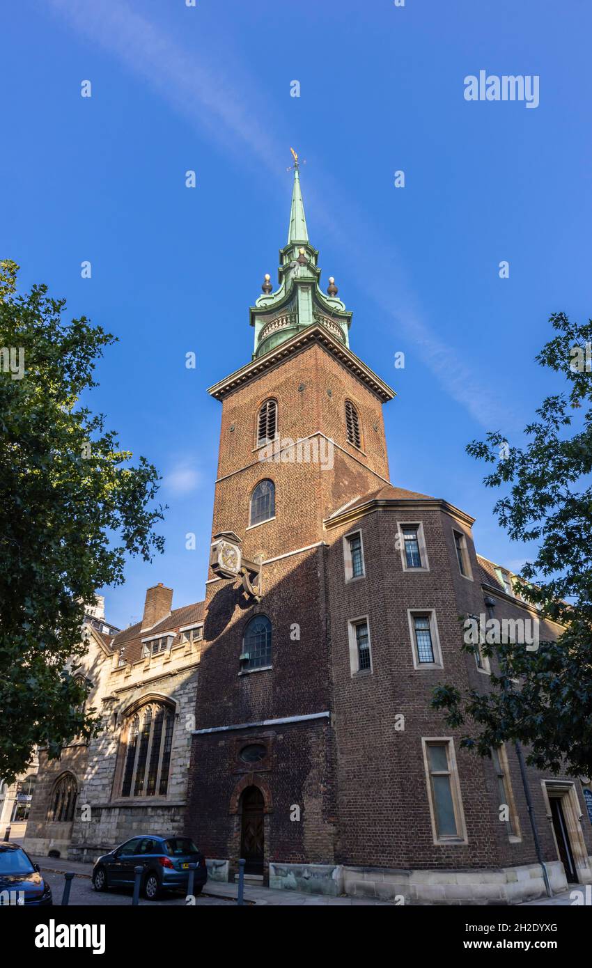 All Hallovs by the Tower, die älteste Kirche in der City of London, wurde im Jahr 675 n. Chr. in angelsächsischer Zeit gegründet, ein denkmalgeschütztes Gebäude, das nach Kriegsschäden restauriert wurde Stockfoto