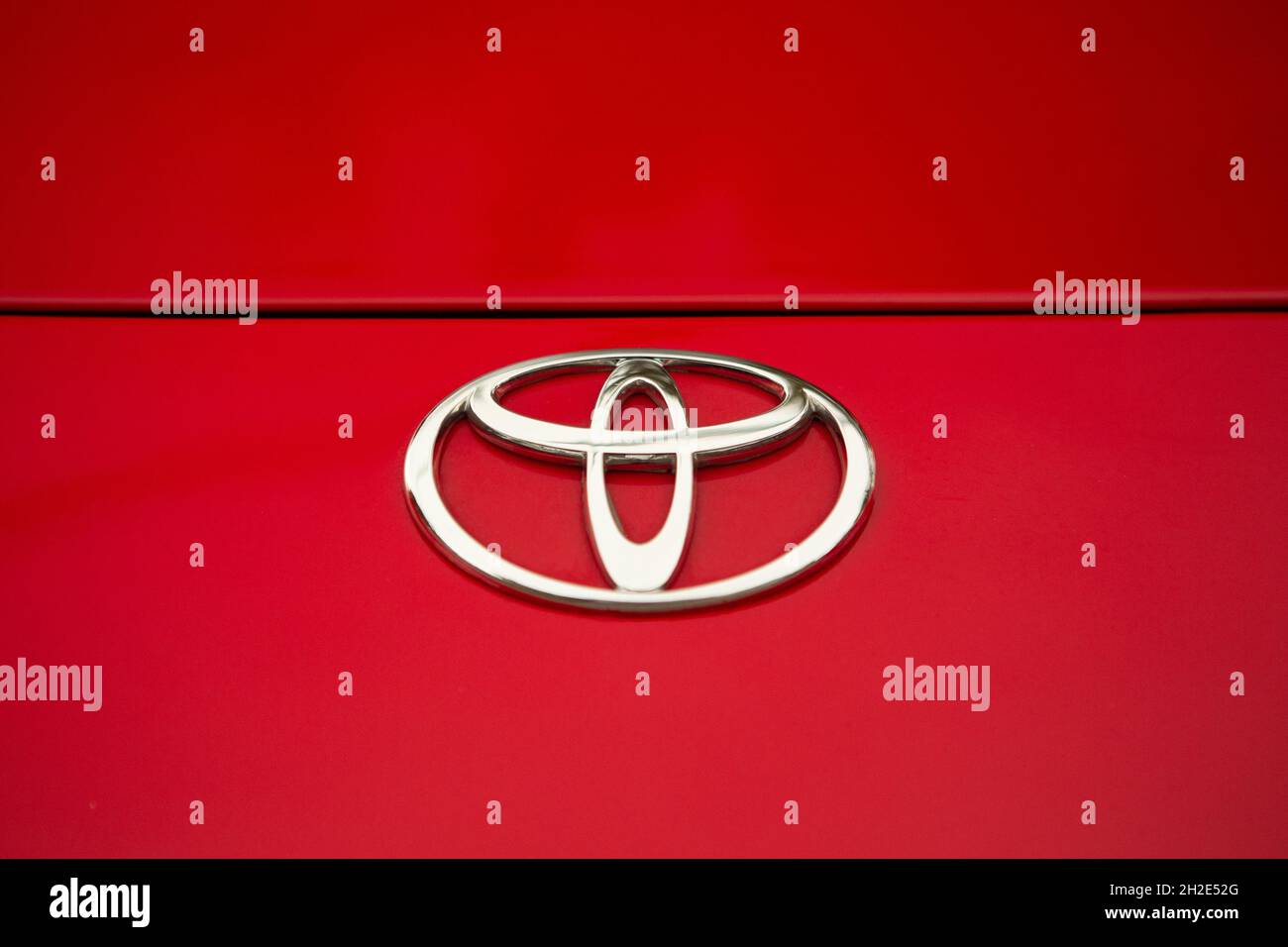 Reocin, Kantabrien, Spanien - 2. Oktober 2021: Ausstellung klassischer Fahrzeuge. Die Toyota Motor Corporation ist ein japanisches Automobilhersteller Stockfoto