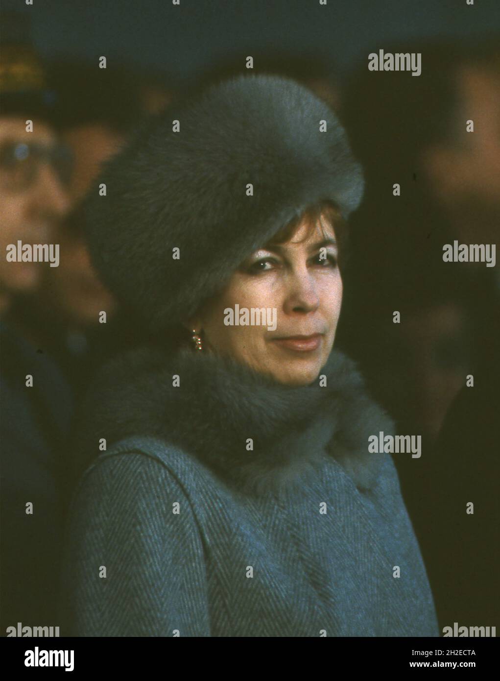 Raisa Gorbatschow Ehefrau des sowjetischen Führers Michail Gorbatschow auf dem Genfer Flughafen vor dem Reagaan Gorbatschow-Treffen 1985 in Genf..Foto von Dennis Brack bb Foto von Dennis Brack BB79 Stockfoto