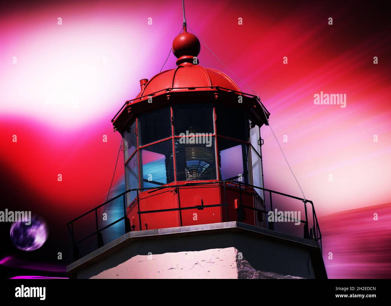 ASTRAL LEAP: Ein Leuchtturm wird zu einer Zeitmaschine, die mit Warpgeschwindigkeit durch den Kosmos reist. Stockfoto