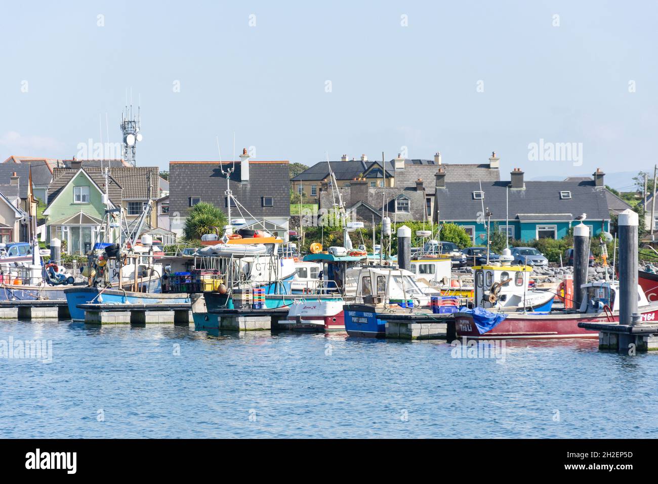 Fischerboote liegen in Marina, Dingle (an Daingean), Dingle Peninsula, County Kerry, Republik Irland Stockfoto