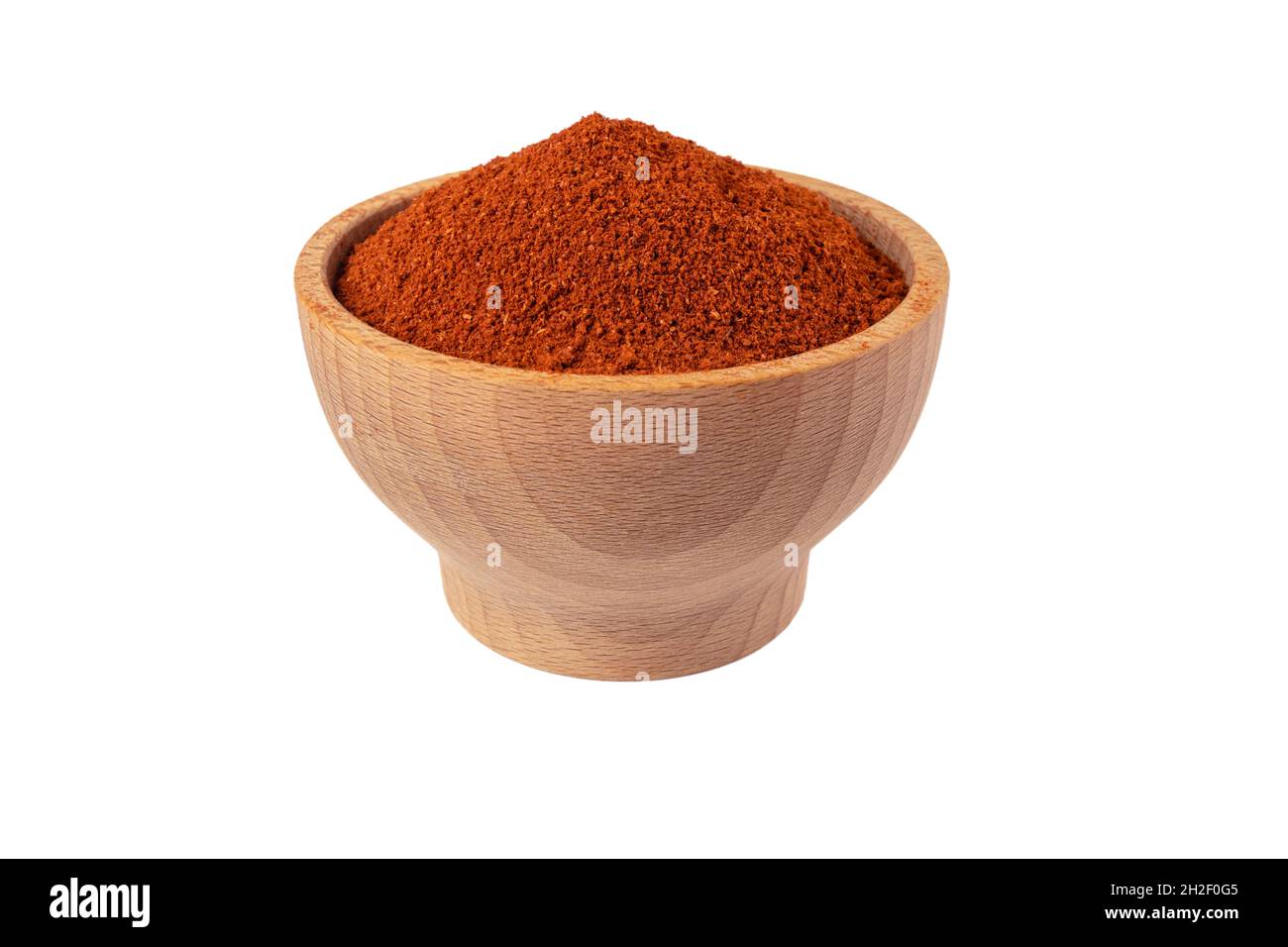 Tandoori Masala Mischung von Gewürzen in Holzschale isoliert auf weißem Hintergrund. Gewürze und Lebensmittelzutaten. Stockfoto