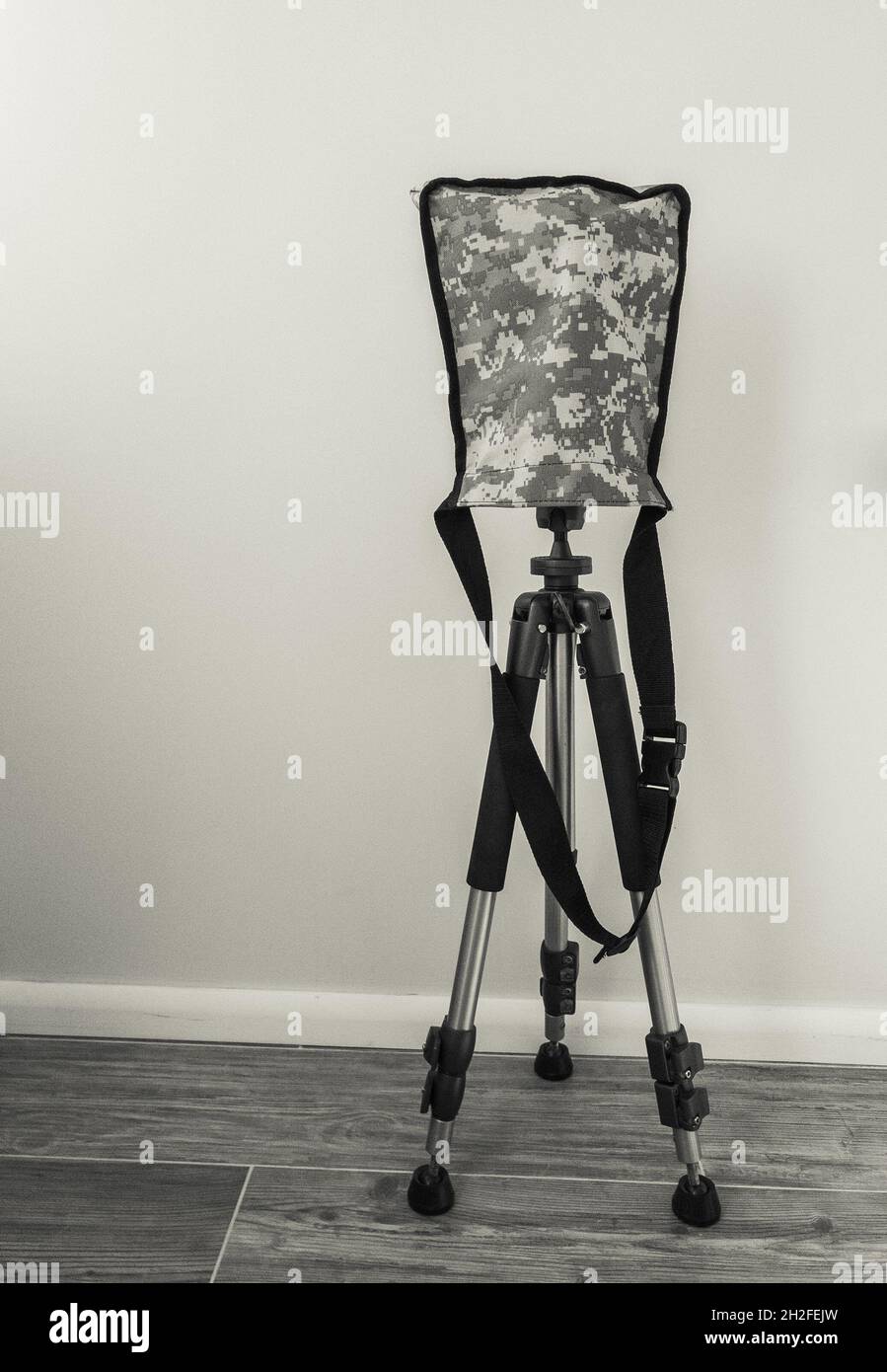 Stativ mit der überdachten Kamera im Studio Stockfoto