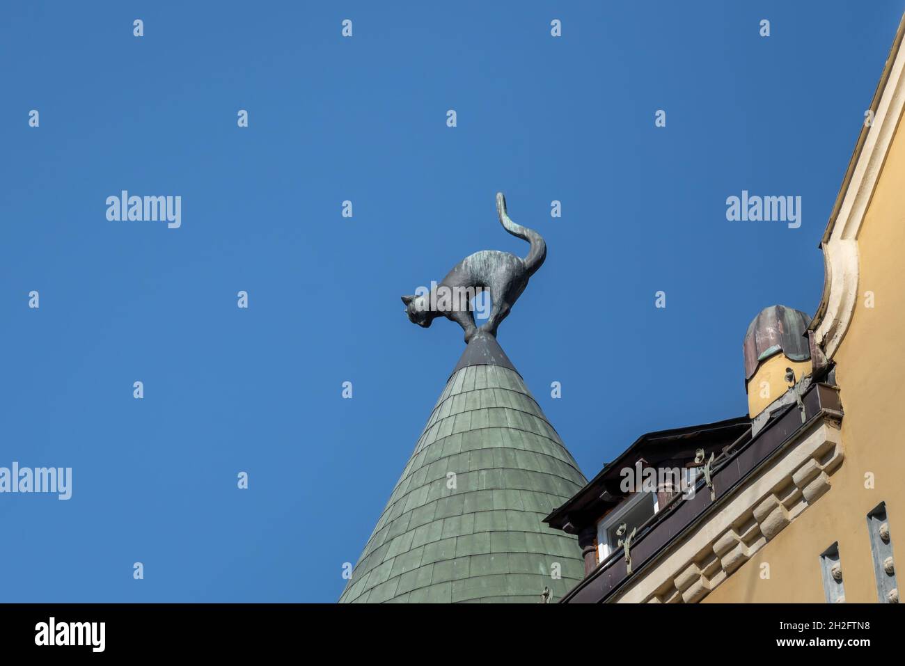 Detail der Katzenskulptur im Cat House - Jugendstil-Architekturgebäude in Riga - Riga, Lettland Stockfoto
