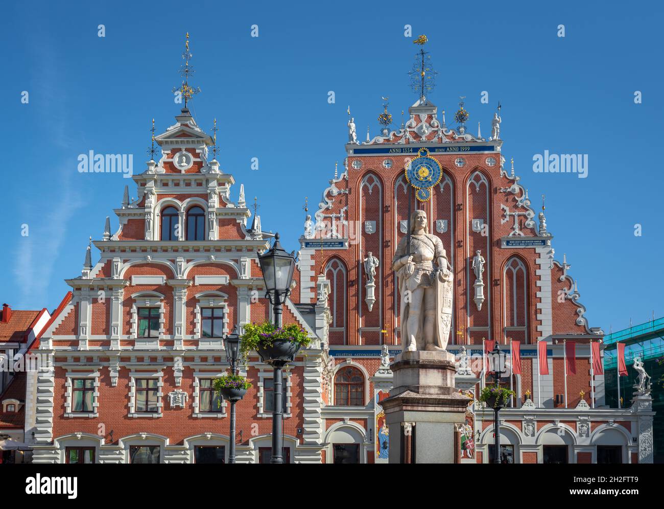 Haus der Schwarzen Köpfe und Rolands Statue - Riga, Lettland Stockfoto