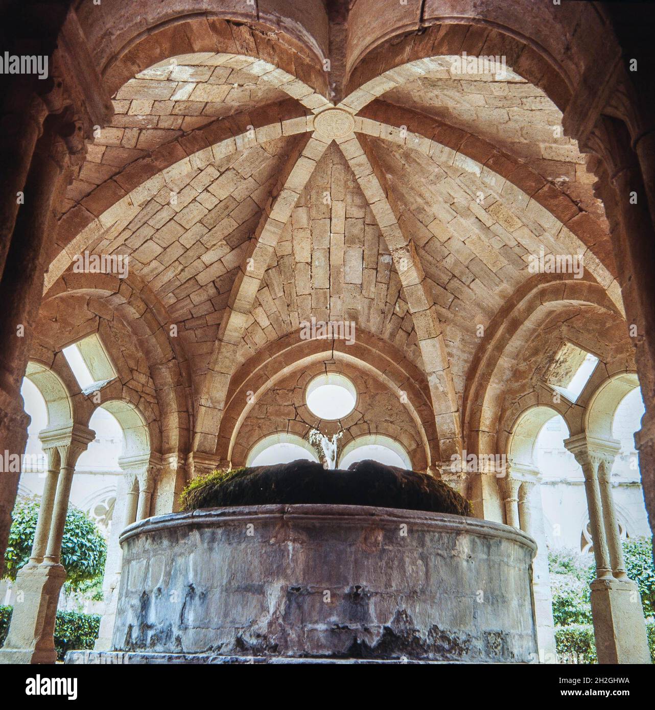 Monasterio de Santes Creus, Abadía cisterzienser construida a partir del siglo XII, que se encuentra en el término municipal de Aiguamurcia, en la Provincia de Tarragona. Stockfoto