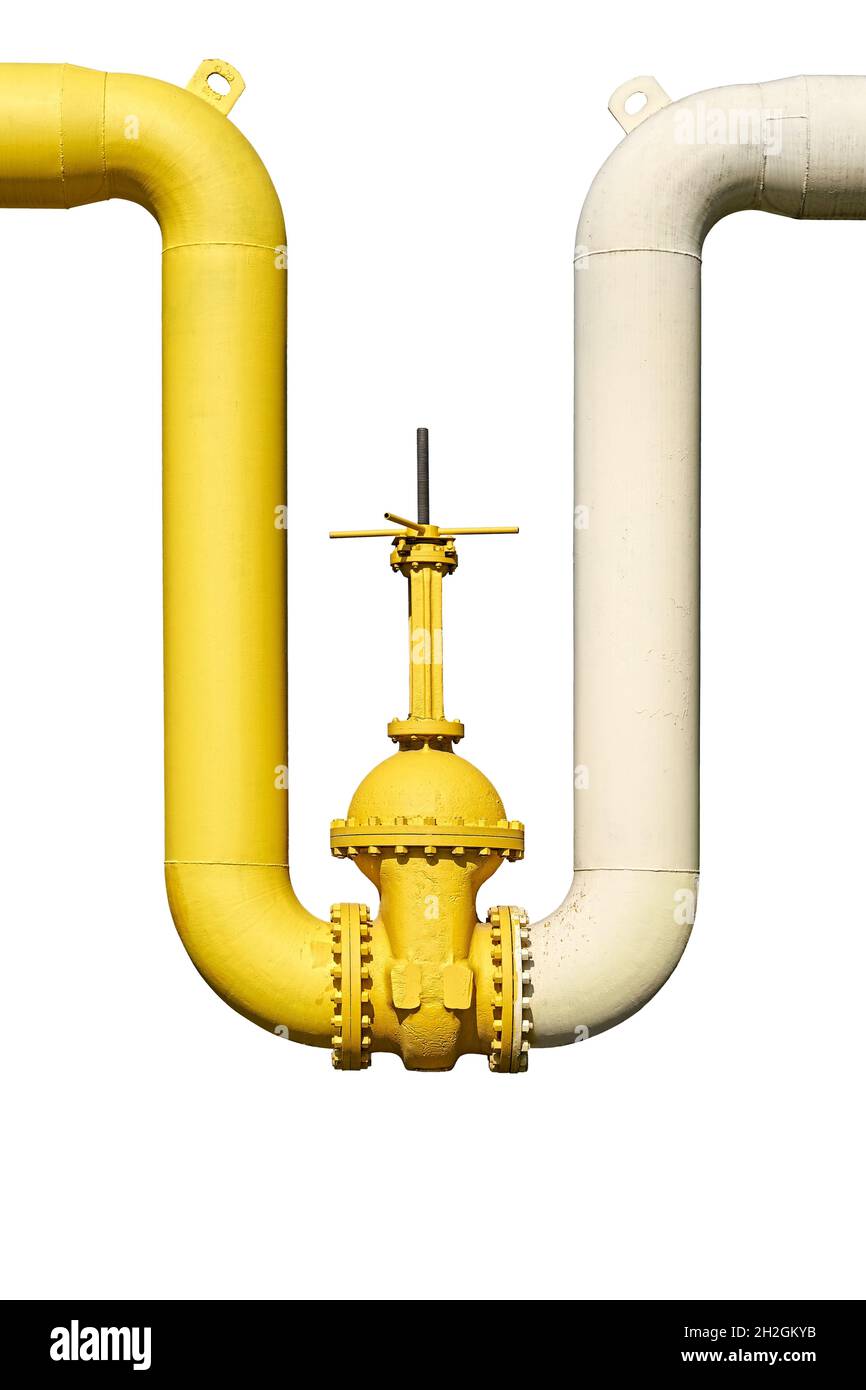 Großes Wasserabsperrventil mit Flanschen und Hebel am Rohrleitungssystem isoliert auf weißem Hintergrund, Vorderansicht Stockfoto