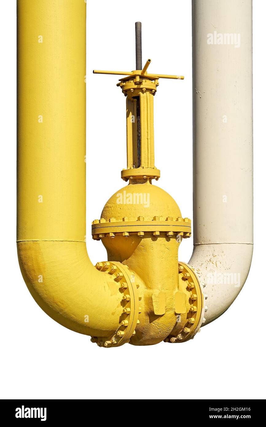 Großes Wasserabsperrventil mit Flanschen und Hebel am Rohrleitungssystem isoliert auf weißem Hintergrund, Nahaufnahme Stockfoto