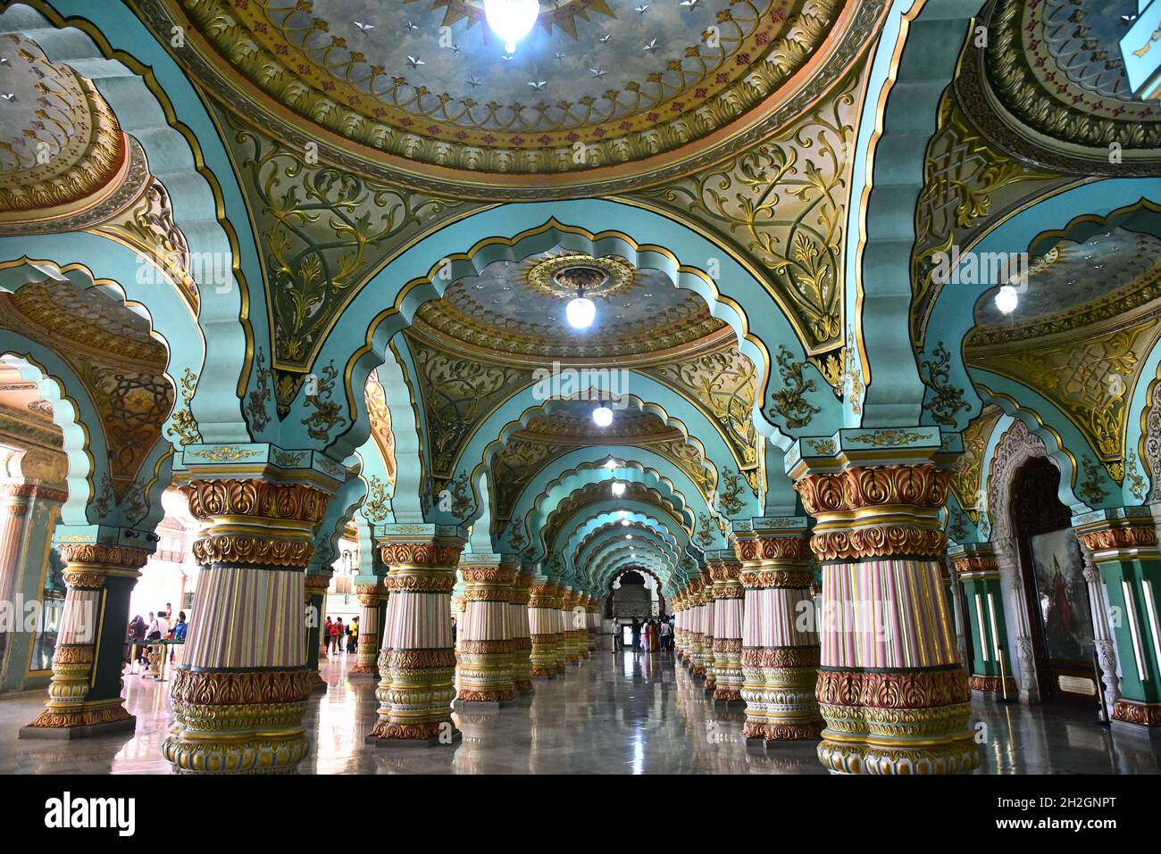 Das Innere des mysore Palastes auch genannt amba vilas Palast, mysore, indien.nach taj mahal ist dies das am meisten besuchte Touristenziel in indien. Stockfoto