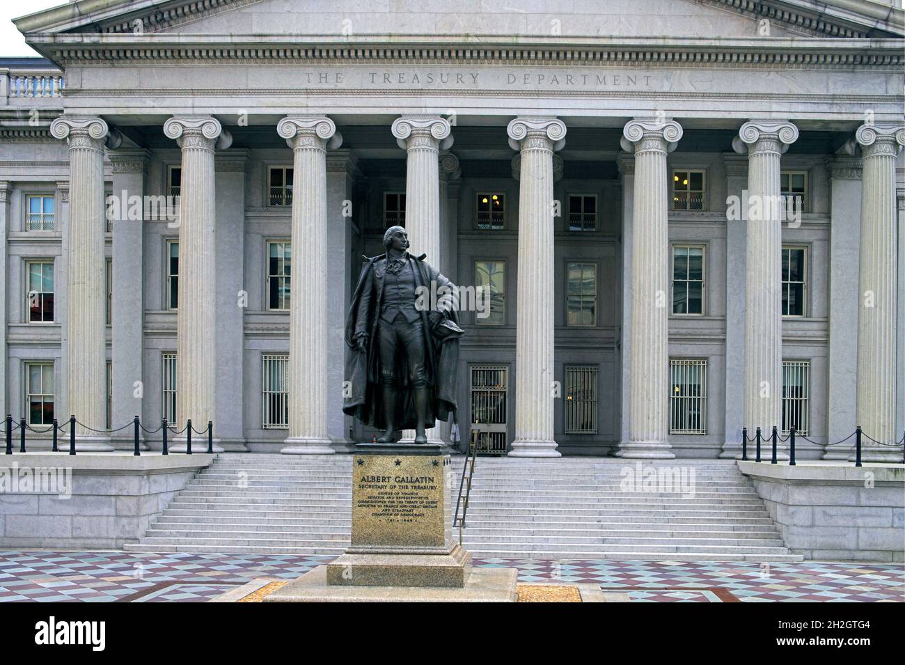 Das US-Schatzhaus mit einer Statue von albert Gallatin washington dc Stockfoto