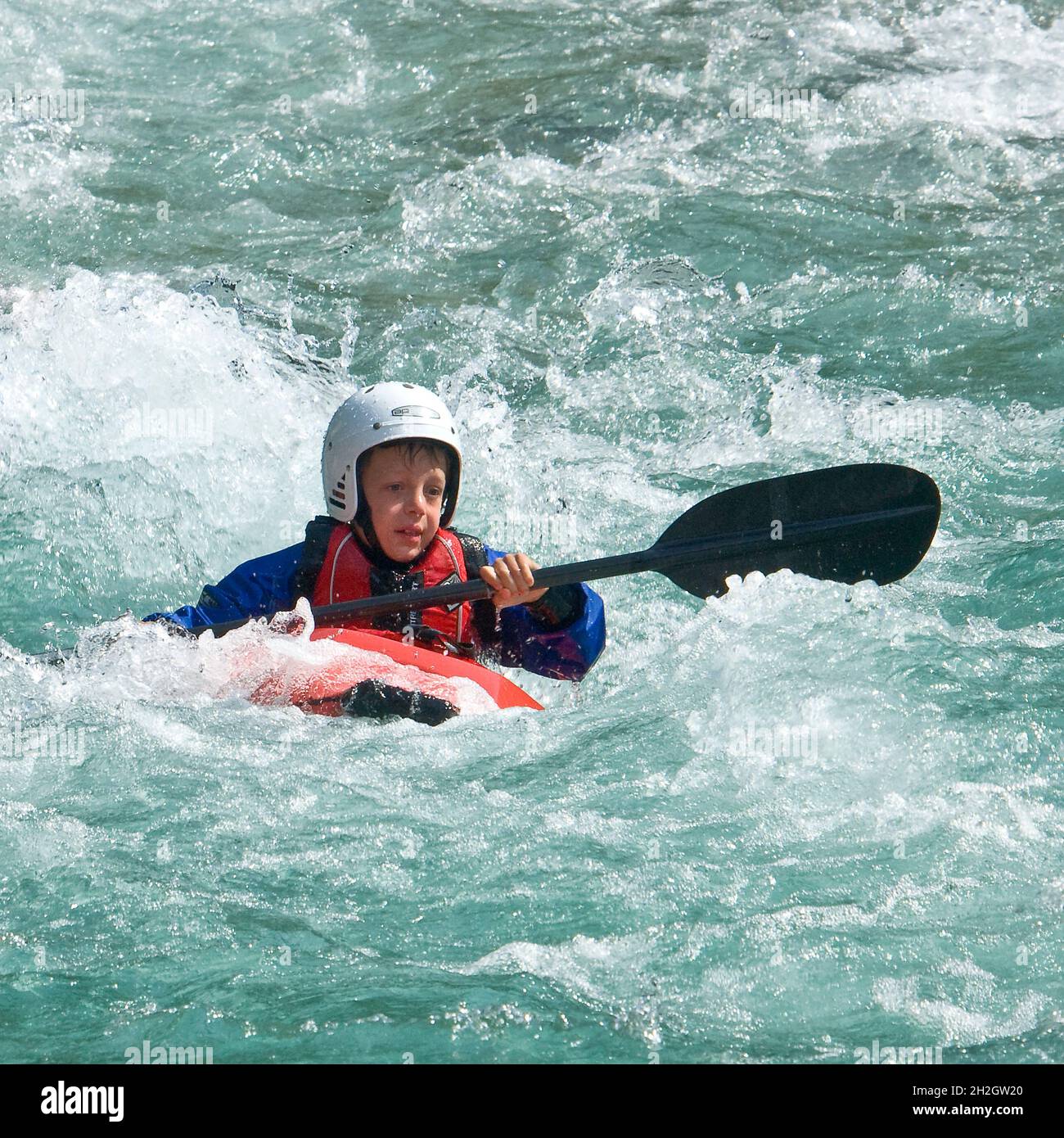 Kajak-Abenteuer auf dem Fluss Soca in Slowenien Stockfoto