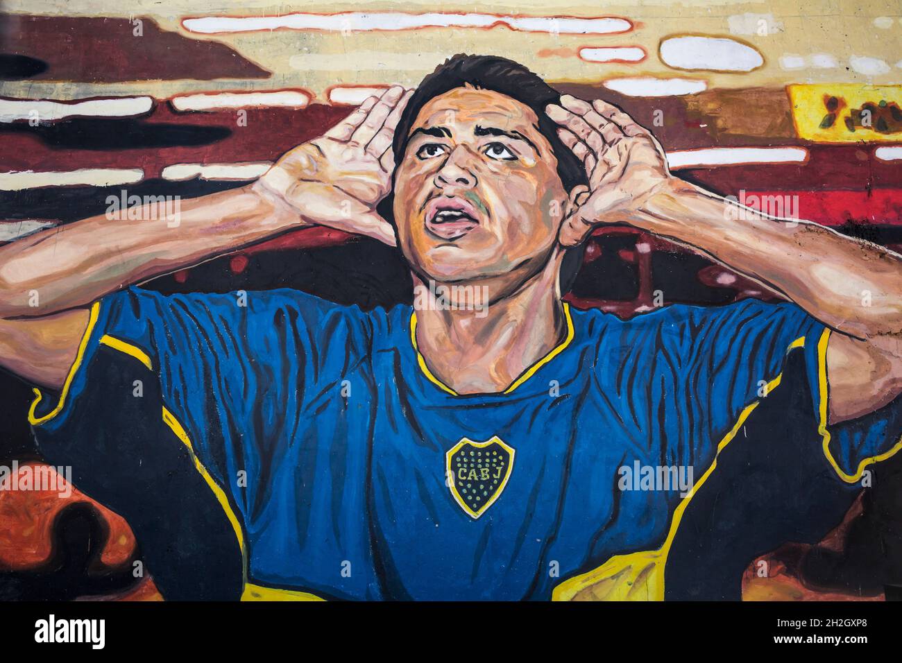 Horizontale Nahaufnahme eines Porträts eines Fußballers von Riquelme in einem Wandbild in der Nachbarschaft von La Boca, Buenos Aires, Argentinien Stockfoto