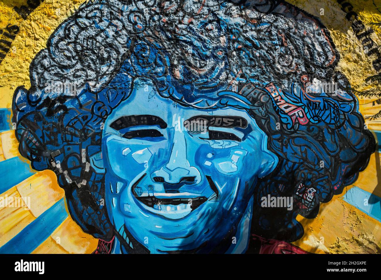 Horizontale Nahaufnahme eines Porträts eines Fußballers von Maradona in einem Wandbild in der Nachbarschaft von La Boca, Buenos Aires, Argentinien Stockfoto
