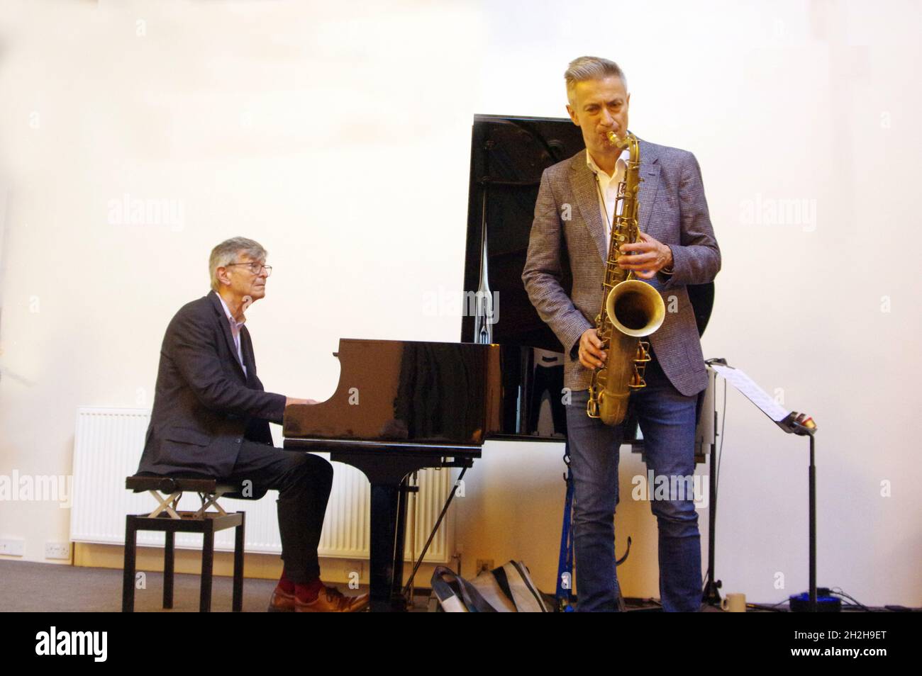 Darius Brubeck und Dave O&#x2019;Higgins, Darius Brubeck Quartet, Spendenaktion des National Jazz Archive, Loughton Methodist Church, Essex, 18. September 2021. Stockfoto