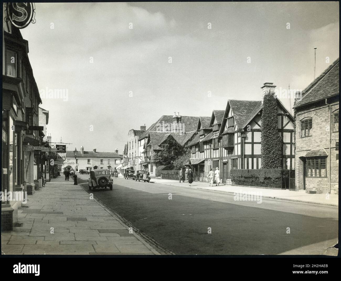 Shakespeares Geburtsort, Henley Street, Stratford-upon-Avon, Warwickshire, 1925-1940. Der Blick nach Norden über die Henley Street in Richtung Shakespeares Geburtshaus. Stockfoto