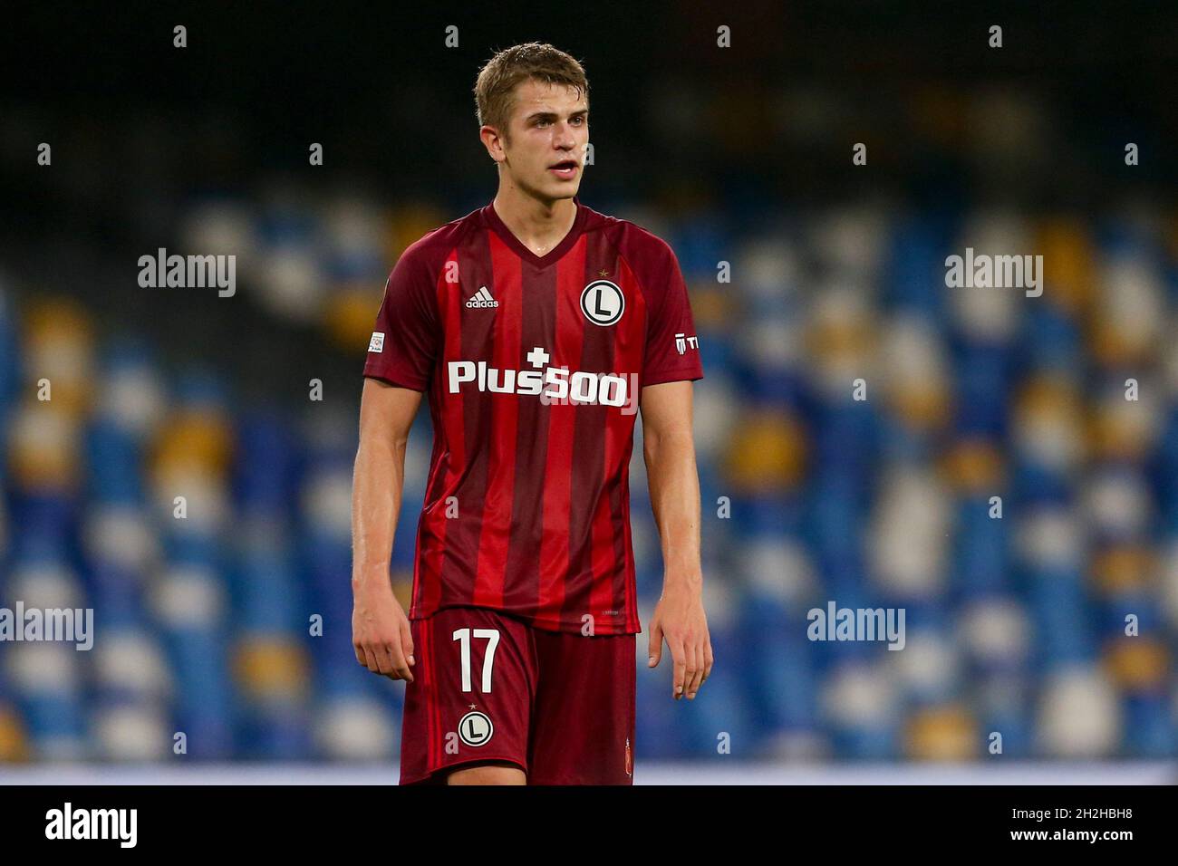 Legia Varsavias polnischer Verteidiger Maik Nawrocki beim europa-Ligaspiel SSC Napoli - Legia Warsaw im Diego Armando Maradona-Stadion in Süditalien am 21. Oktober 2021. Stockfoto