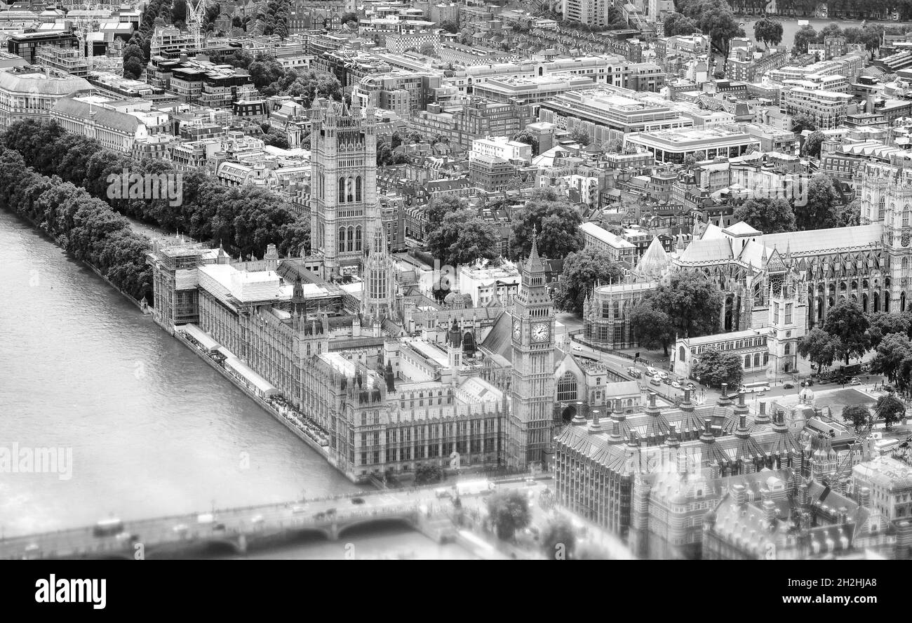 London Luftaufnahme vom Hubschrauber. Westminster Palace und Bridge. Stockfoto