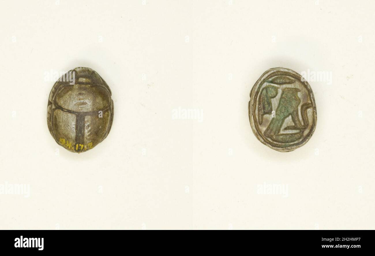 Scarab: Falcon mit Cobra und Ma&#x2019;AT Feather, Ägypten, Middle Kingdom-New Kingdom, Dynastien 12-18 (ca. 2055-1295 v. Chr.). Stockfoto
