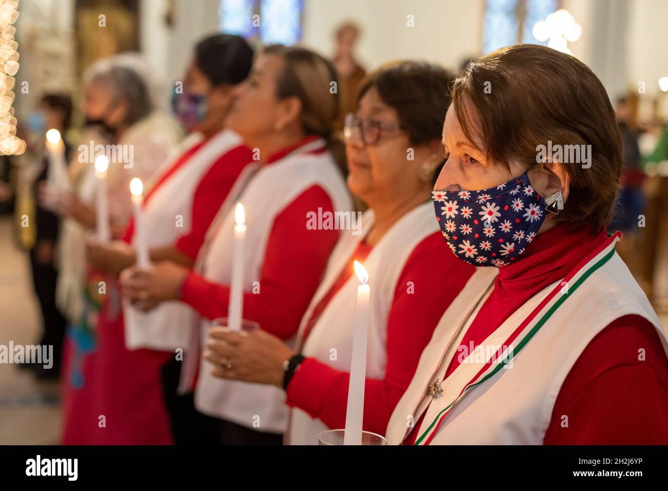 Detroit, Michigan - Eine Messe in der Holy Trinity Catholic Church zur Unterstützung von Einwanderern auf der ganzen Welt. Die Messe wurde von Strangers No More, einem imm, veranstaltet Stockfoto
