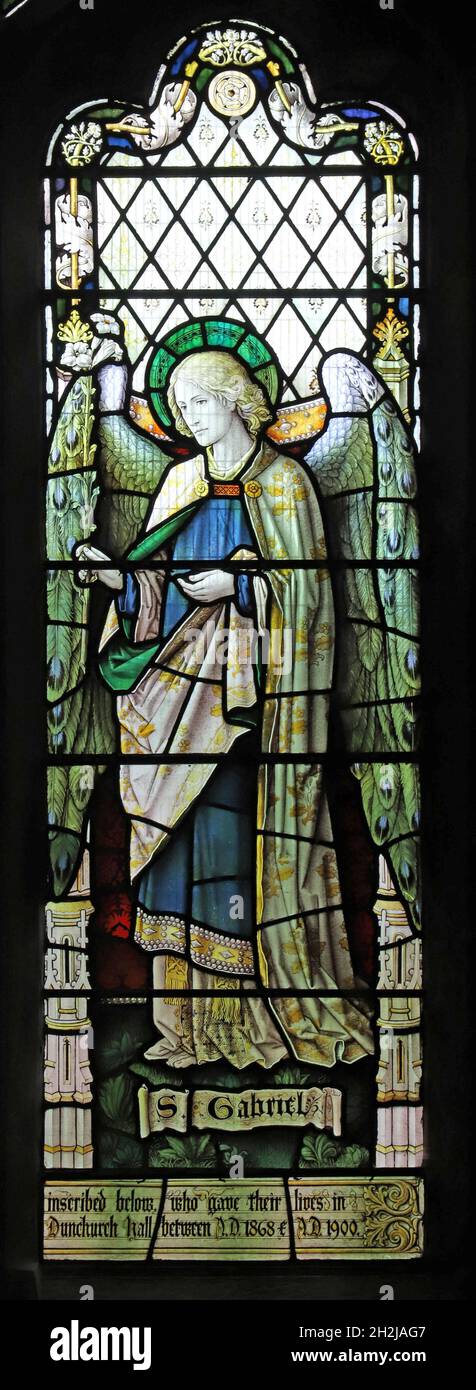 Ein Buntglasfenster von Shrigley & Hunt mit dem Engel Gabriel, der St. Peter's Church, Dunchurch, Warwickshire Stockfoto