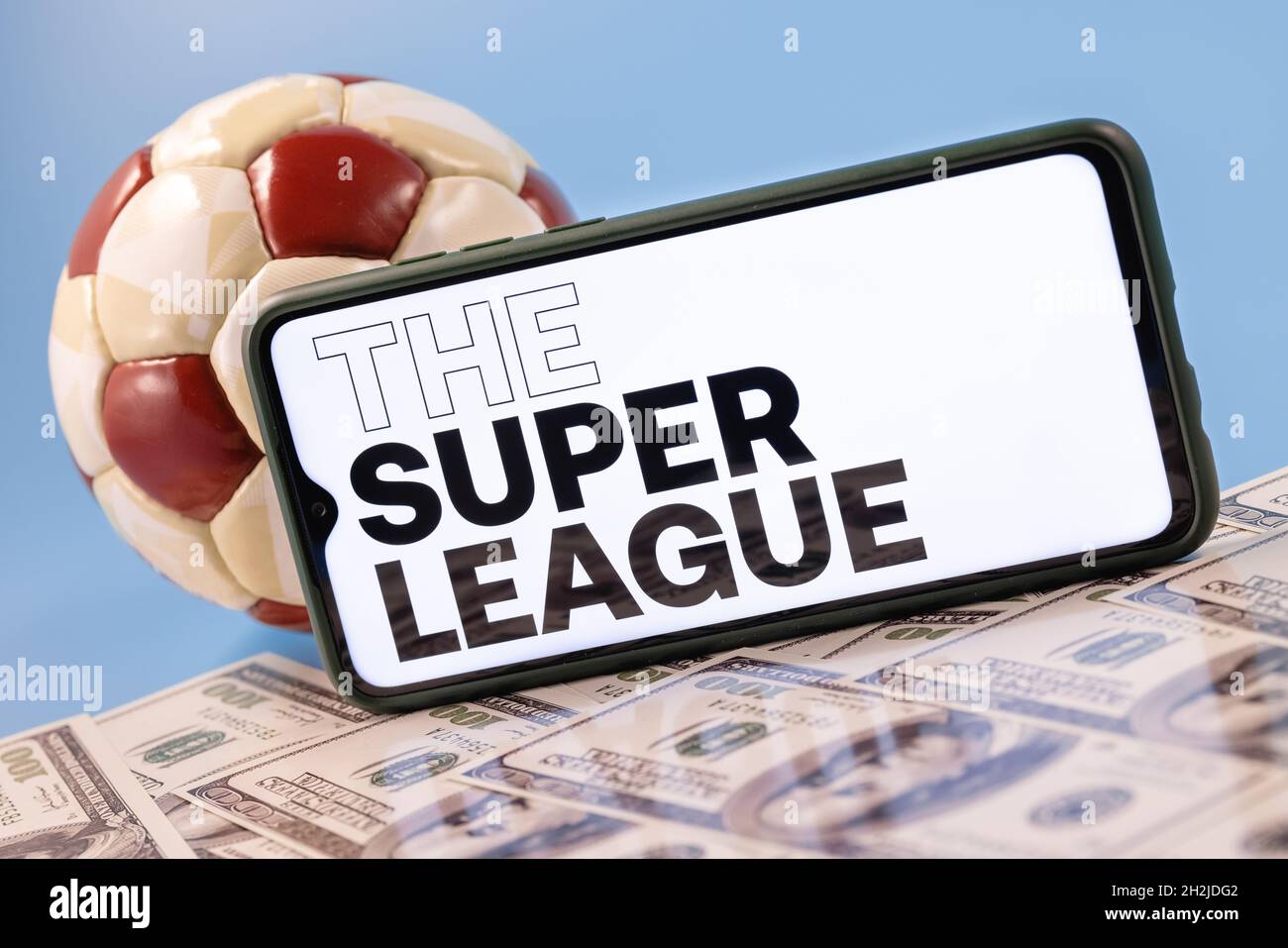 Die Super League ist ein jährlich stattfindendes Vereinsfußballwettbewerb, an dem zwanzig der besten und reichsten europäischen Fußballvereine teilnehmen. Stockfoto