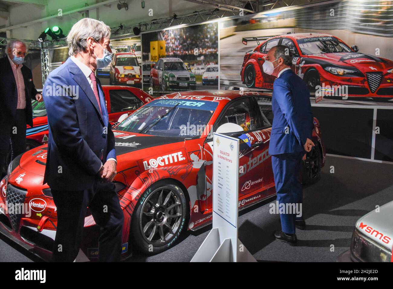 Padua, Italien. Oktober 2021. Inaugurazione Auto e Moto d'Epoca - Giordani e Zaia nello Stand ACI durante Inaugurazione Auto e Moto d'Epoca, Nachrichten in Padova, Italien, 22 ottobre 2021 Credit: Independent Photo Agency/Alamy Live News Stockfoto