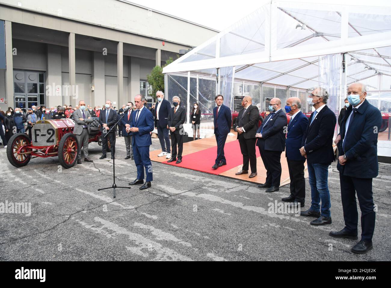 Padua, Italien. Oktober 2021. Inaugurazione Auto e Moto d'Epoca - Intervento di Luca Zaia durante Inaugurazione Auto e Moto d'Epoca, Nachrichten in Padova, Italy, 22 ottobre 2021 Quelle: Independent Photo Agency/Alamy Live News Stockfoto