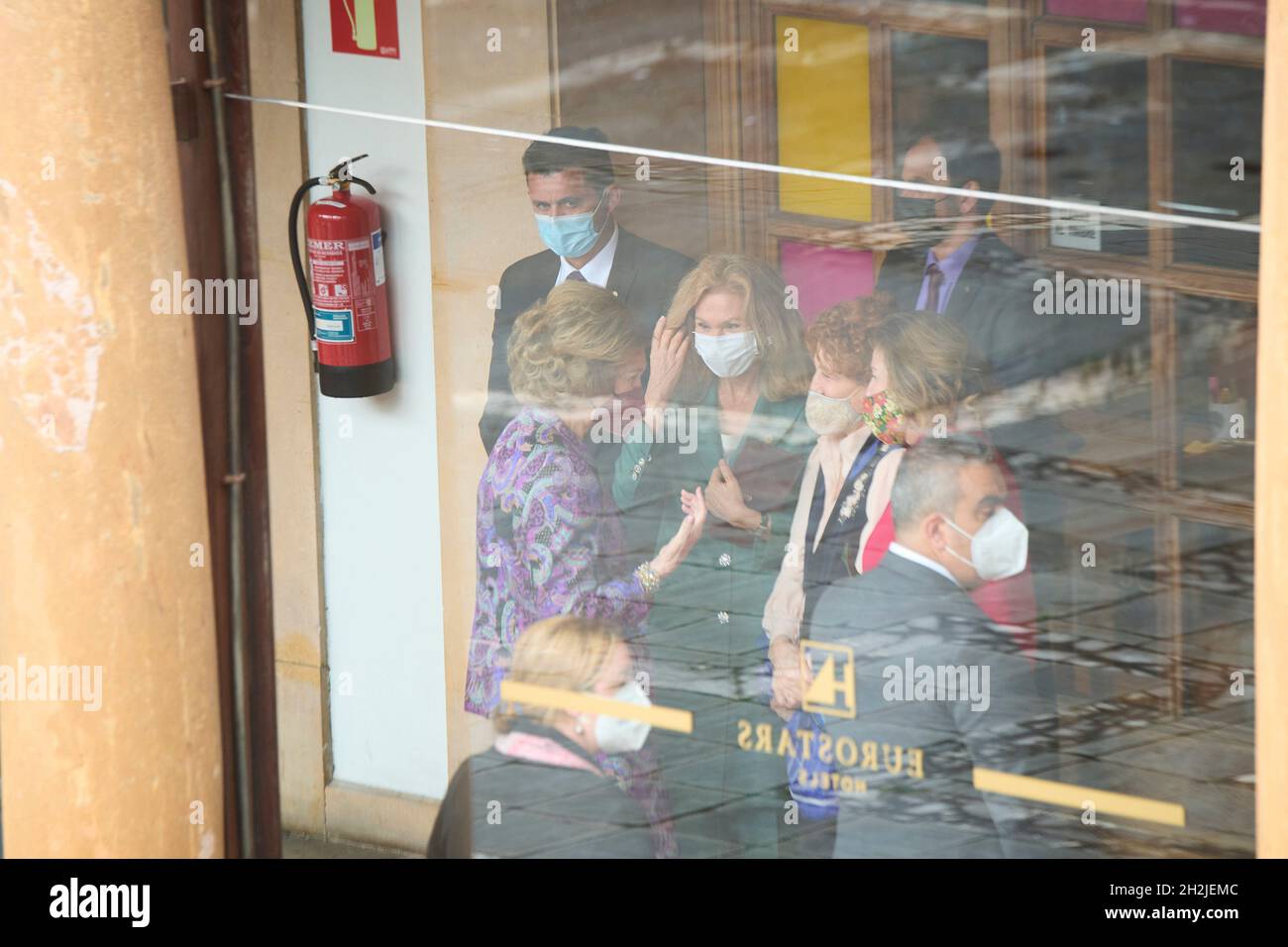 Oviedo, Spanien. Oktober 2021. Oviedo, Spanien., . Die ehemalige Königin Sofia besucht am 22. Oktober 2021 das Publikum mit den Gewinnern der Final Degree Awards 2019/2020 der Universität Oviedo im Reconquista Hotel in Oviedo, Spanien.Quelle: MPG/Alamy Live News Stockfoto