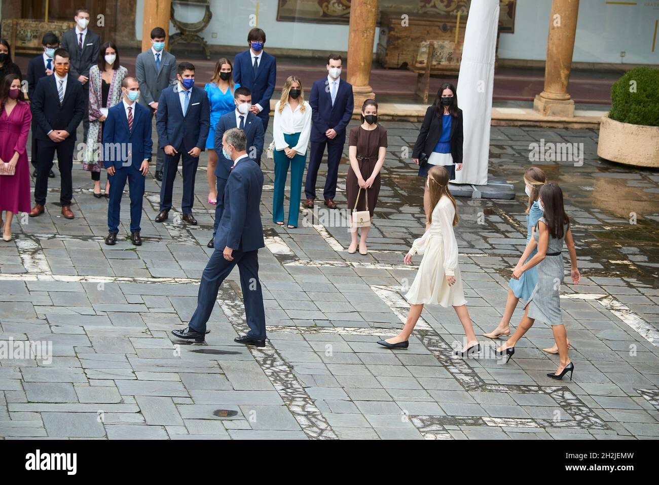 Oviedo, Spanien. Oktober 2021. Oviedo, Spanien., . König Filiant VI. Von Spanien, Königin Letizia von Spanien, Kronprinzessin Leonor und Prinzessin Sofia nehmen am 22. Oktober 2021 in Oviedo, Spanien, an der Audienz Teil, wo die Gewinner der Final Degree Awards 2019/2020 der Universität Oviedo im Reconquista Hotel ausgezeichnet wurden. Quelle: MPG/Alamy Live News Stockfoto