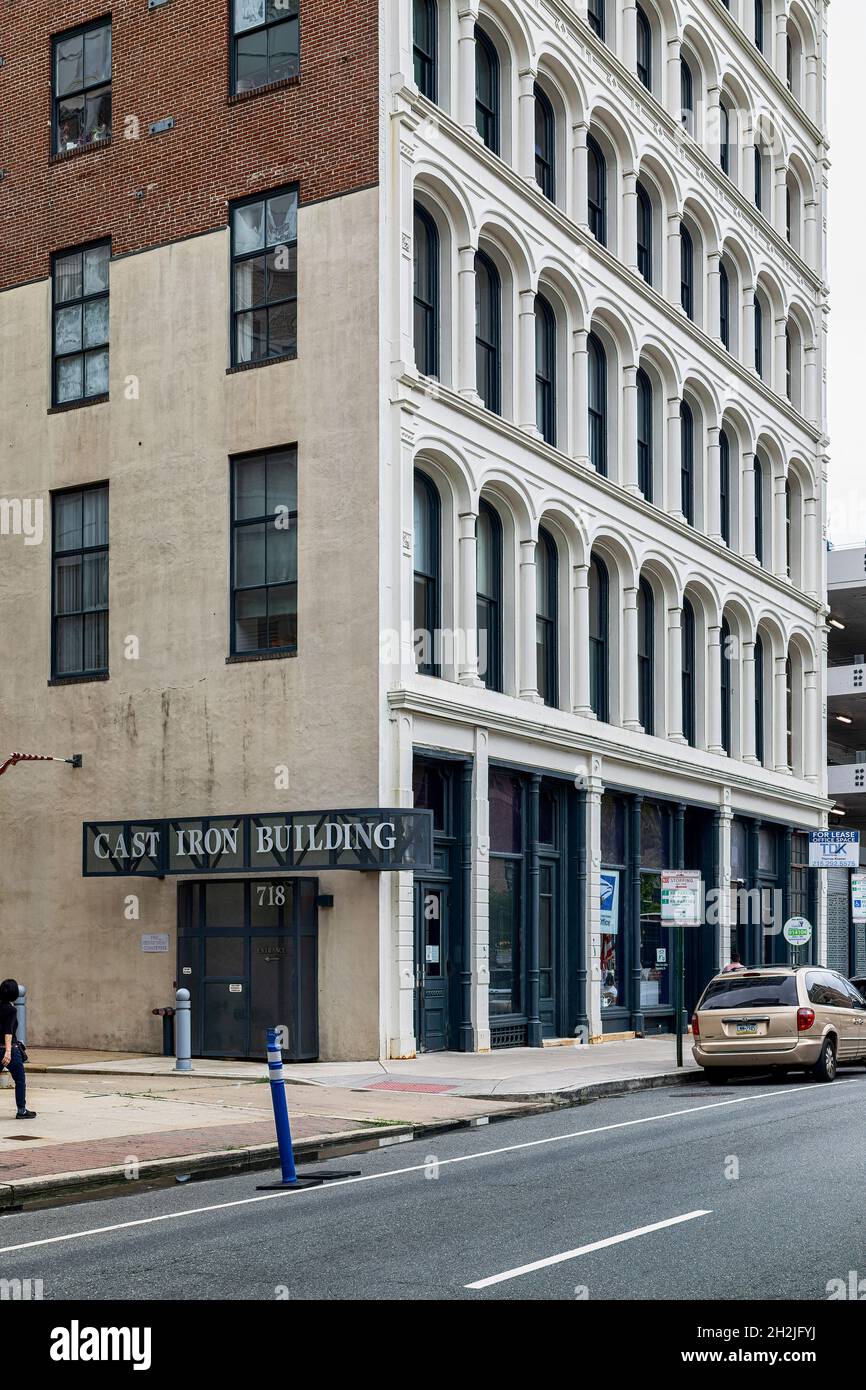 718 Arch Street, das Cast Iron Building, erbaut 1887 als Harris Steam Power Printing House. Später besetzten die Kaufhäuser der lit Brothers den Standort. Stockfoto