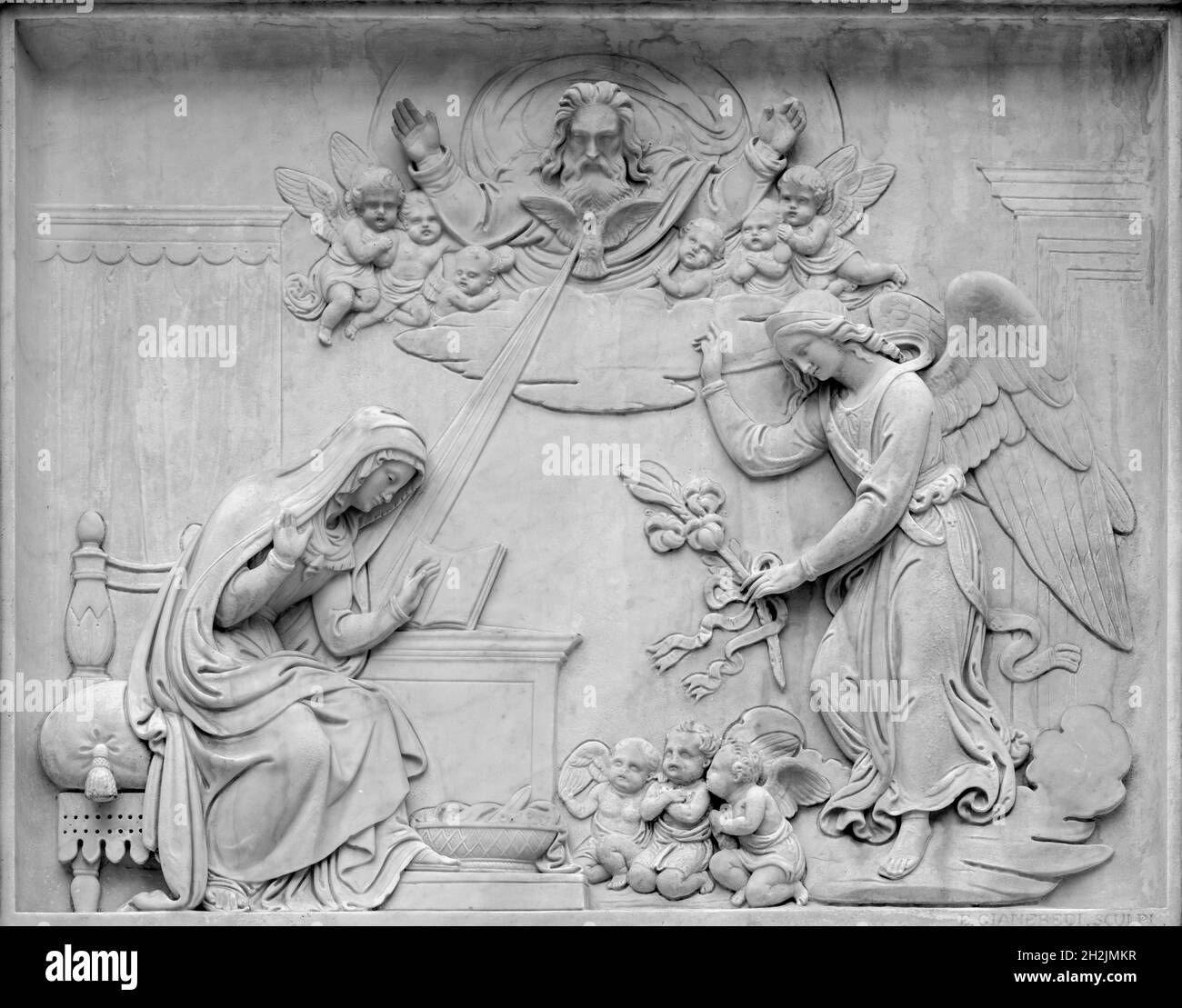 Rom - das Verkündigungsrelief auf der Säule der Unbefleckten Empfängnis auf dem Piazza Espana, entworfen von Luigi Poletti und eingeweiht. Stockfoto