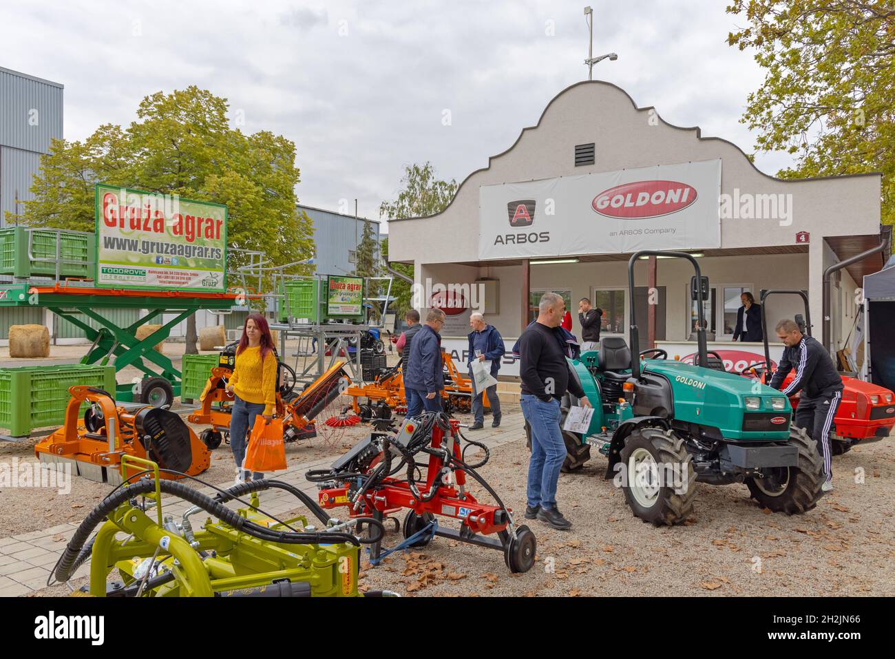 Novi Sad, Serbien - 21. September 2021: Motorisierte Mäher Grubber Traktoren Goldoni ARBOS Italienisches Unternehmen auf der Landwirtschaftsmesse Gruza Agrar. Stockfoto