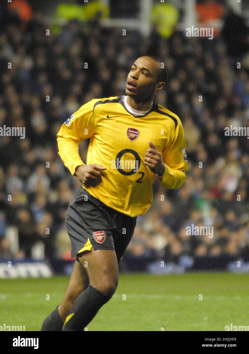 Portsmouth / Arsenal Thierry Henry punktet für Arsenal. PIC MIKE WALKER 2006 Stockfoto