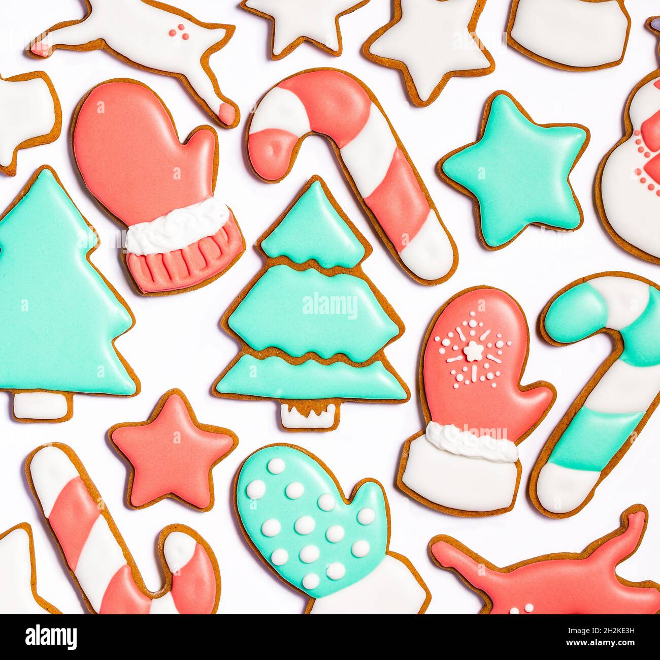 Hell und fröhlich rot und grün Lebkuchen Weihnachten Cookies Hintergrund. Stockfoto