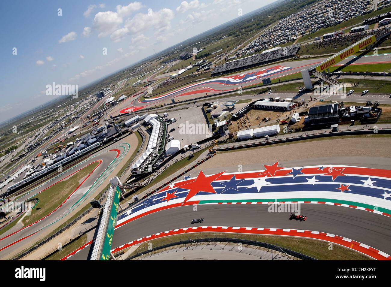 Austin, USA. Oktober 2021. # 55 Carlos Sainz (ESP, Scuderia Ferrari Mission winnow), # 22 Yuki Tsunoda (JPN, Scuderia AlphaTauri Honda), F1 Grand Prix der USA auf dem Circuit of the Americas am 22. Oktober 2021 in Austin, Vereinigte Staaten von Amerika. (Foto von HOCH ZWEI) Quelle: dpa/Alamy Live News Stockfoto