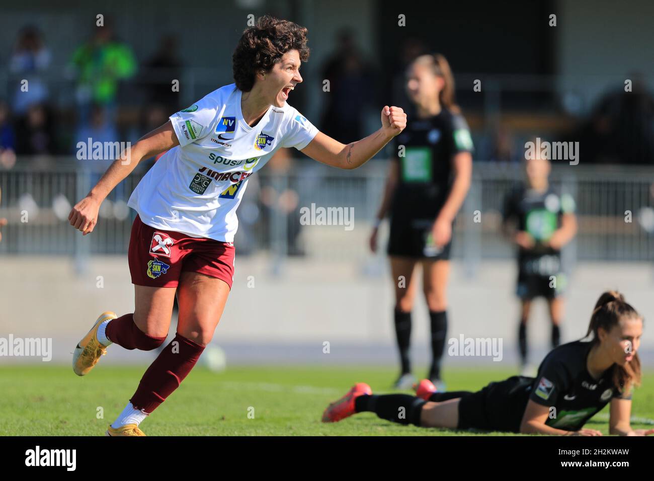 Lea Balog feiert ein Tor beim Planet Pure Frauen Bundesliga-Spiel Sturm Graz gegen SKN St. Polen Frauen in Wien Österreich Tom Seiss/ SPP Stockfoto