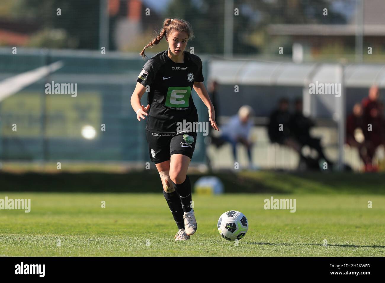 Valentina Kroll in Aktion während des Planet Pure Frauen Bundesliga-Spiels Sturm Graz gegen SKN St. Polen Frauen in Wien Österreich Tom Seiss/ SPP Stockfoto