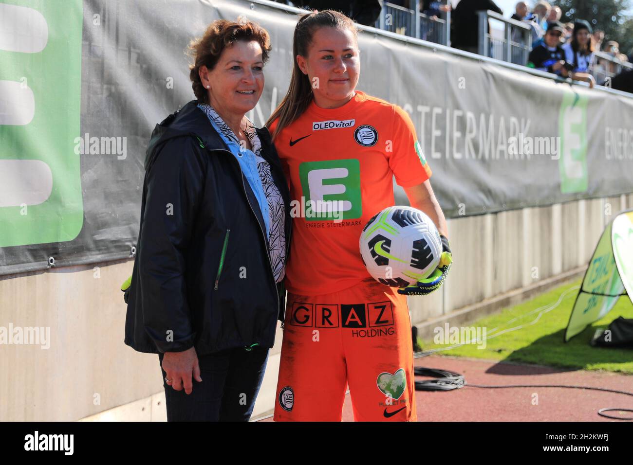 Sportlandesratine Ursula Lackner und Mariella El Sherif vor dem Bundesliga-Spiel Planet Pure Frauen Sturm Graz gegen SKN St. Polen Frauen in Wien Österreich Tom Seiss/ SPP Stockfoto