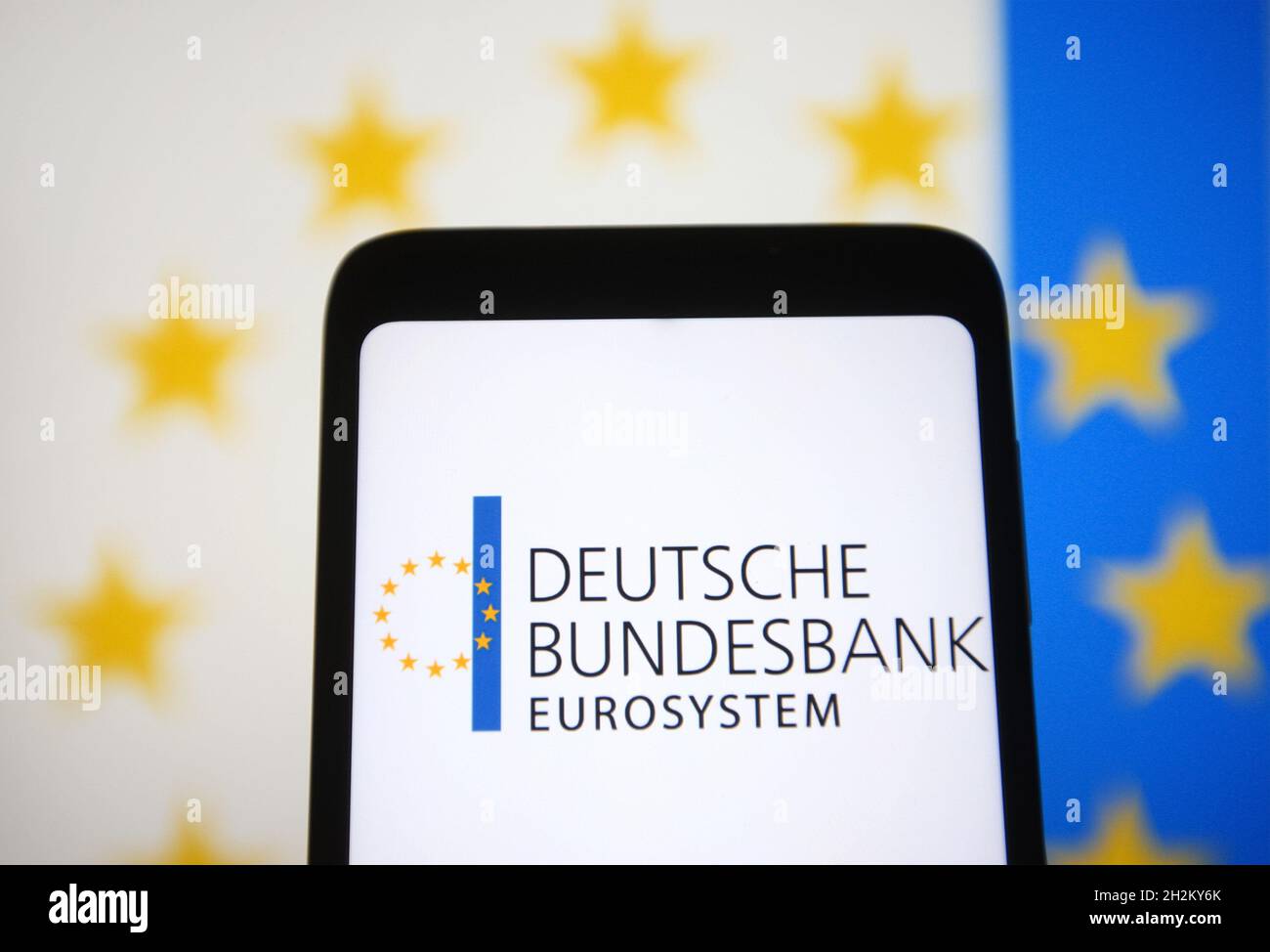 Ukraine. Oktober 2021. In dieser Abbildung ist ein Logo der Deutschen Bundesbank (Deutsche Bundesbank) auf einem Smartphone-Bildschirm zu sehen. Kredit: SOPA Images Limited/Alamy Live Nachrichten Stockfoto